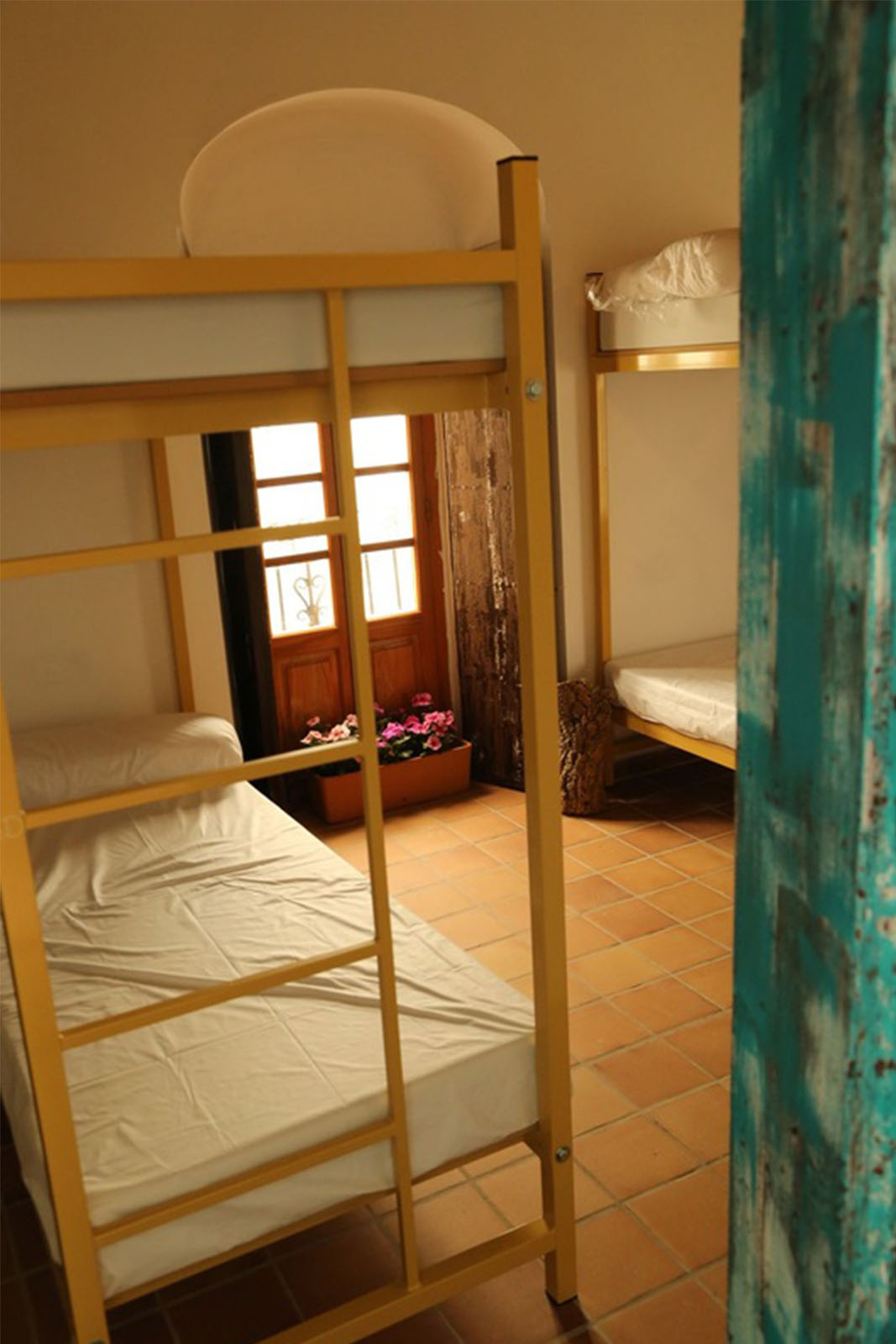 Una de las habitaciones del Hostel Wake Up in tarifa